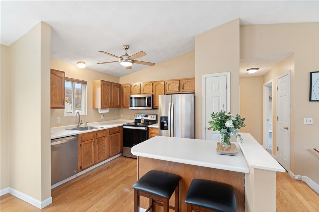 9 Iroquois Trail Cranston, RI 02921 - Photo 12 of 38