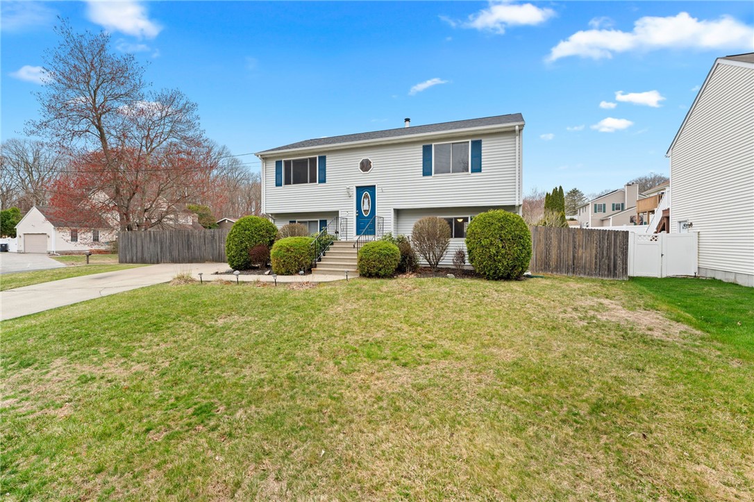 9 Iroquois Trail Cranston, RI 02921 - Photo 2 of 38