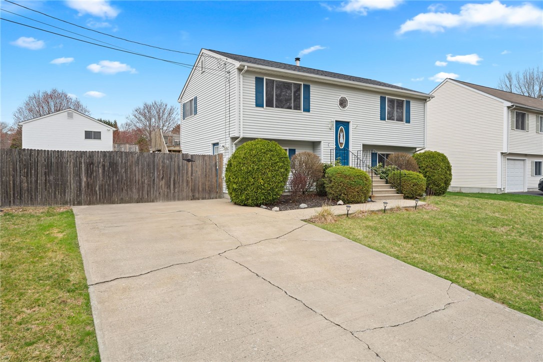 9 Iroquois Trail Cranston, RI 02921 - Photo 5 of 38