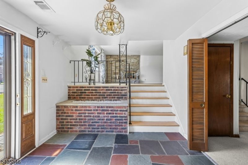 294 Mountain Avenue Springfield, NJ 07081 - Photo 3 of 21