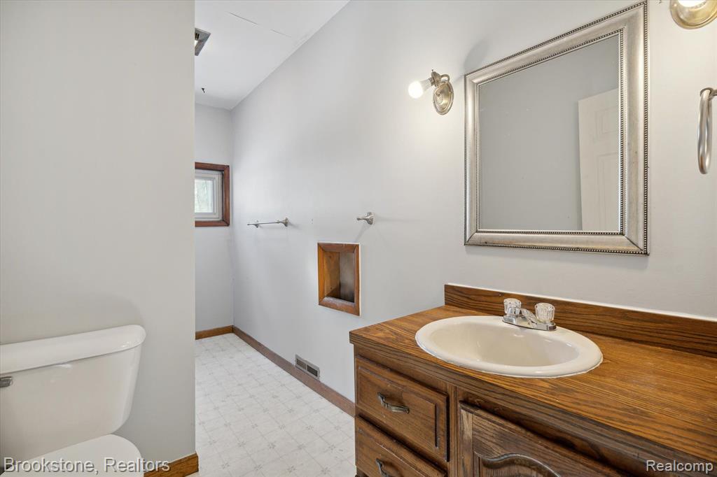 10365 Ortonville Road Clarkston, MI 48348 - Photo 15 of 37 Gallery Image 15