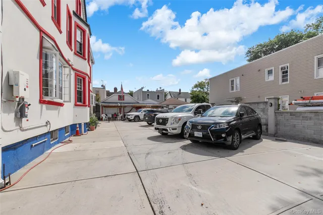 $3,200 | 8713 135th Street, Unit 3 | Kew Gardens