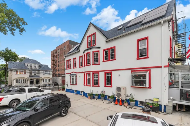 $3,200 | 8713 135th Street, Unit 3 | Kew Gardens