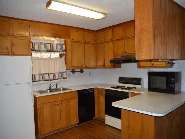 31520 Stagecoach Road Daphne, AL 36527 - Photo 6 of 17 add'l kitchen