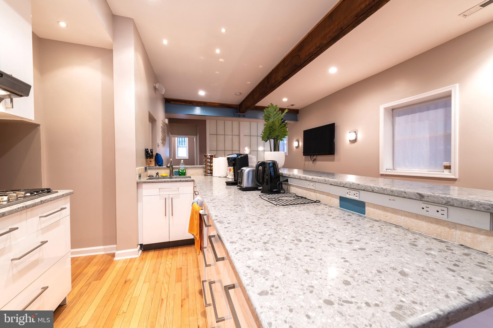 308 Quince Street Philadelphia, PA 19107 - Photo 2 of 31
