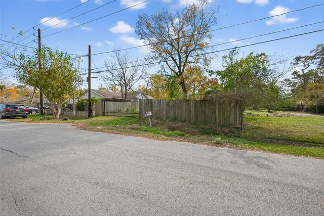 a view of a house with a yard and garage