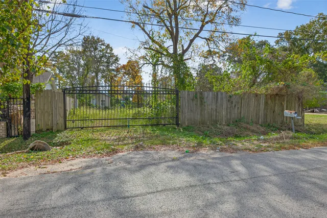 $79,000 | 5002 Firnat Street, Houston, TX 77016