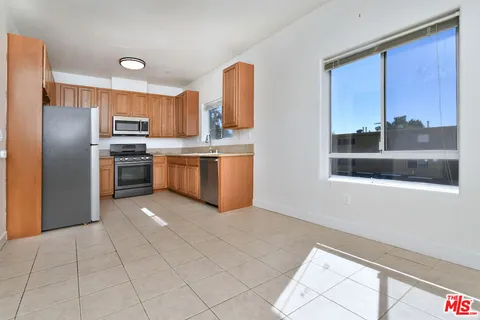 $599,000 | 8800 Etiwanda Avenue, Unit 7, Northridge, CA 91325