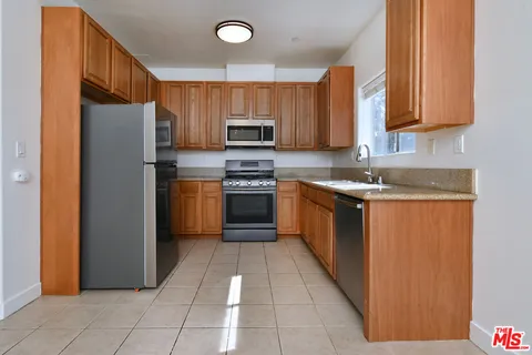 $599,000 | 8800 Etiwanda Avenue, Unit 7, Northridge, CA 91325