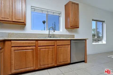 $599,000 | 8800 Etiwanda Avenue, Unit 7, Northridge, CA 91325