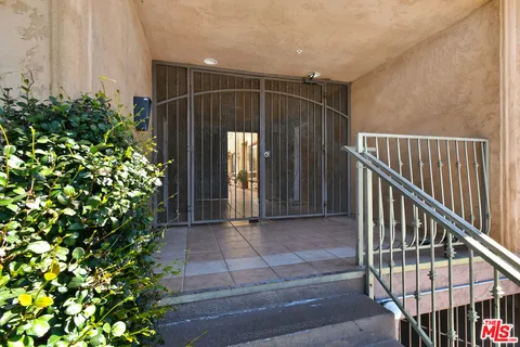 $599,000 | 8800 Etiwanda Avenue, Unit 7, Northridge, CA 91325