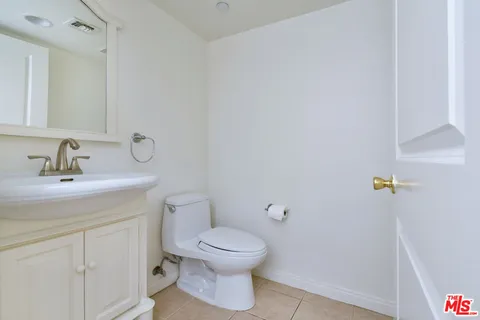 $599,000 | 8800 Etiwanda Avenue, Unit 7, Northridge, CA 91325