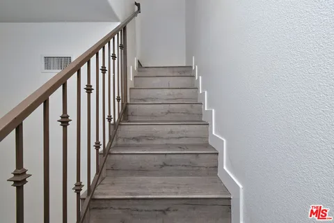 $599,000 | 8800 Etiwanda Avenue, Unit 7, Northridge, CA 91325