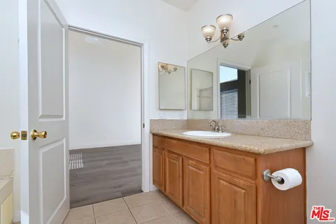 $599,000 | 8800 Etiwanda Avenue, Unit 7, Northridge, CA 91325