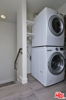 $599,000 | 8800 Etiwanda Avenue, Unit 7, Northridge, CA 91325