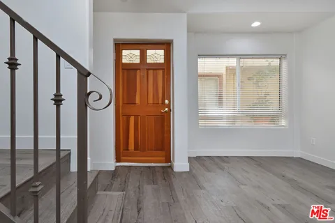 $599,000 | 8800 Etiwanda Avenue, Unit 7, Northridge, CA 91325