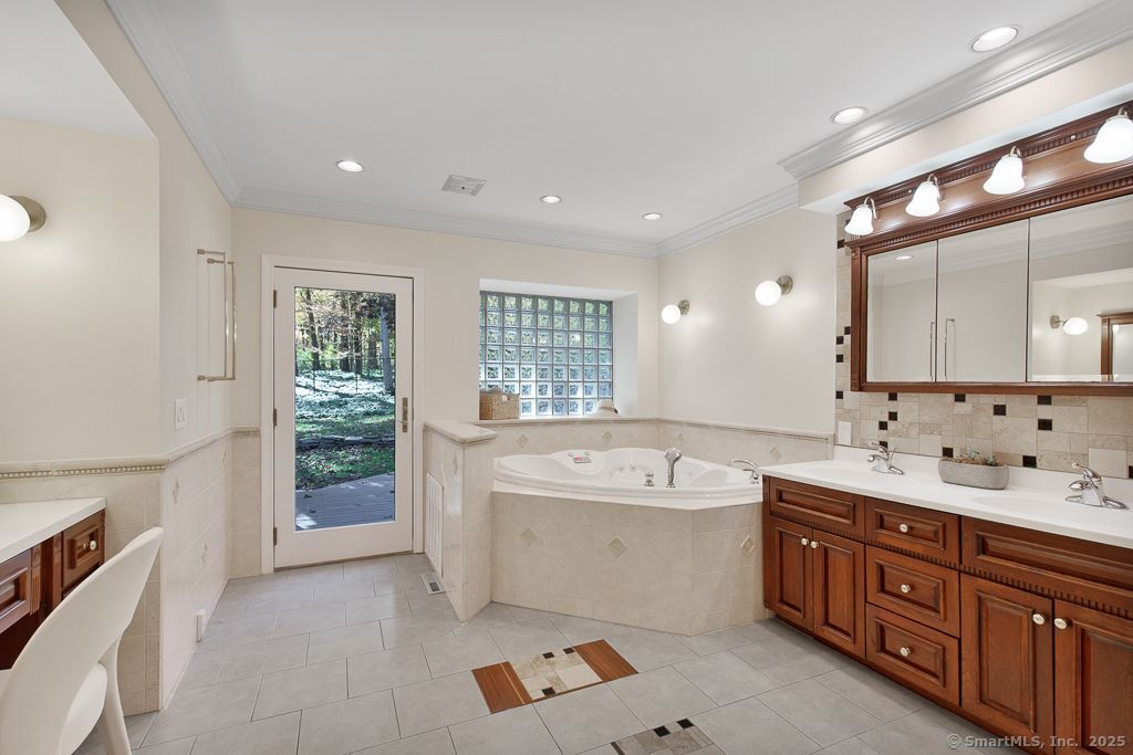5 Mohawk Lane Woodbridge, CT 06525 - Photo 20 of 28 a spacious bathroom with a tub sink and mirror