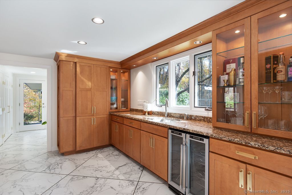 5 Mohawk Lane Woodbridge, CT 06525 - Photo 10 of 28 a kitchen with stainless steel appliances granite countertop a refrigerator and a sink