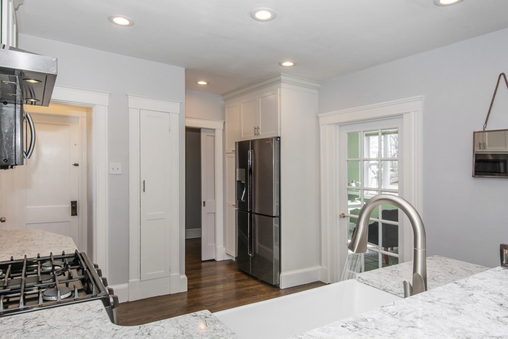 50 Harding Road Norwood, MA 02062 - Photo 7 of 28