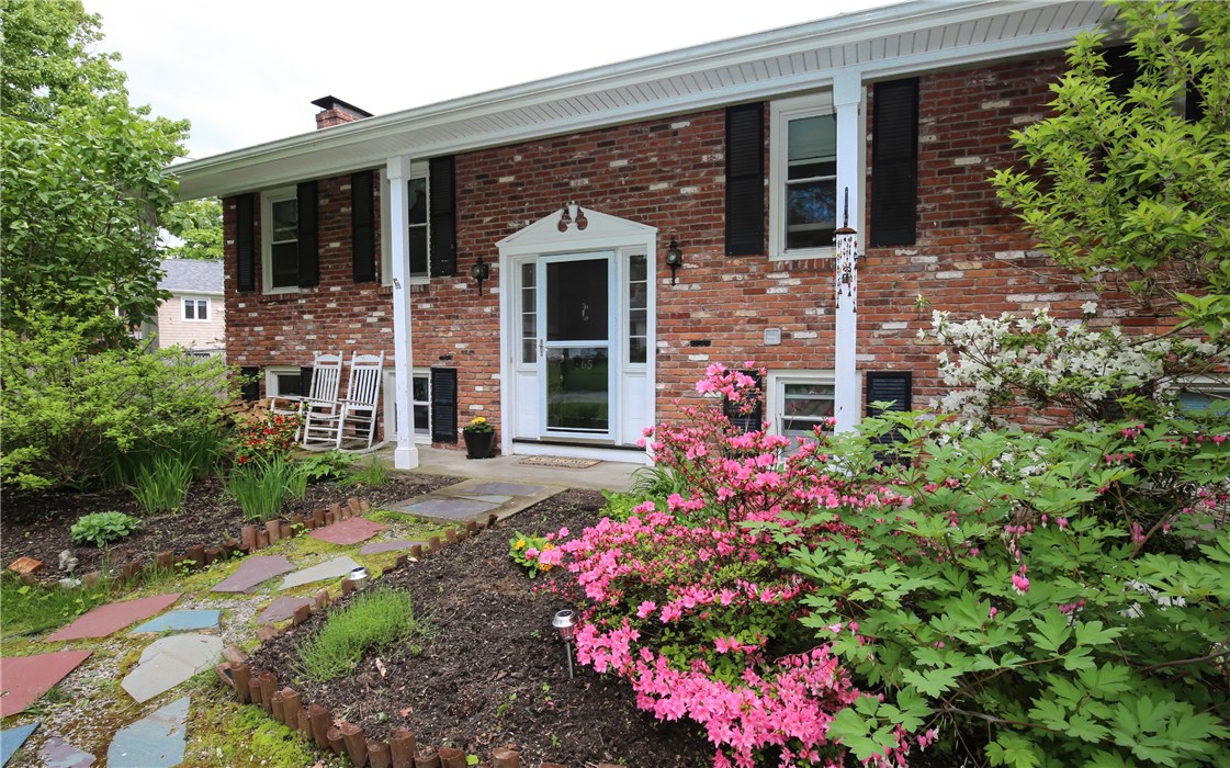 65 Linden Road Barrington, RI 02806 - Photo 1 of 27