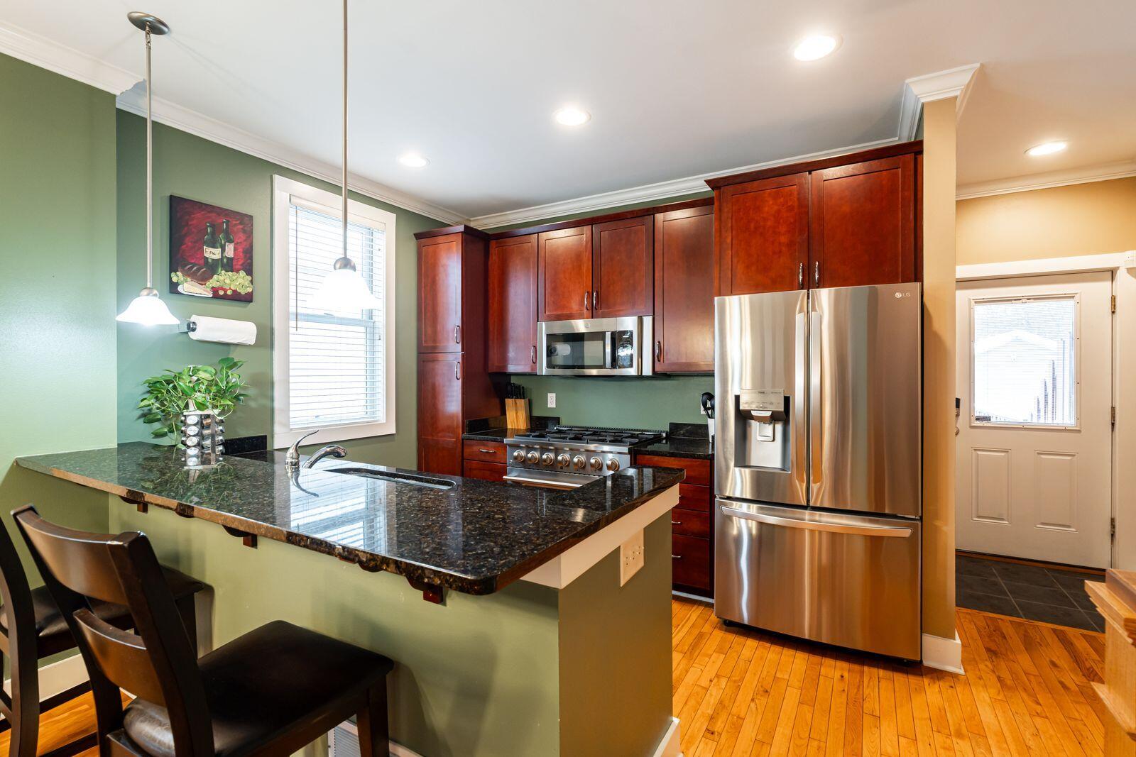 1847 Vel R. Phillips Avenue, Unit B Milwaukee, WI 53212 - Photo 9 of 34 Kitchen with Breakfast Bar