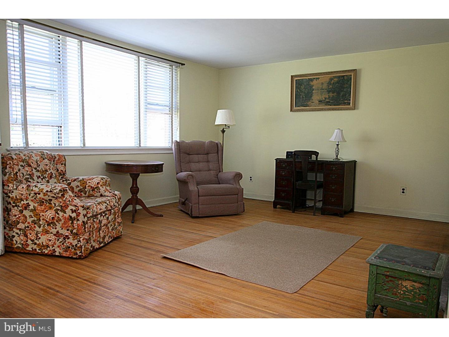 1062 Sorrel Road Huntingdon Valley, PA 19006 - Photo 4 of 19 Living Room