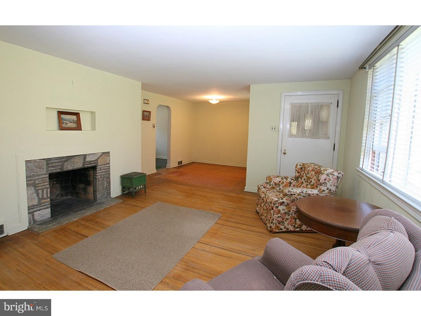 1062 Sorrel Road Huntingdon Valley, PA 19006 - Photo 5 of 19 Living Room