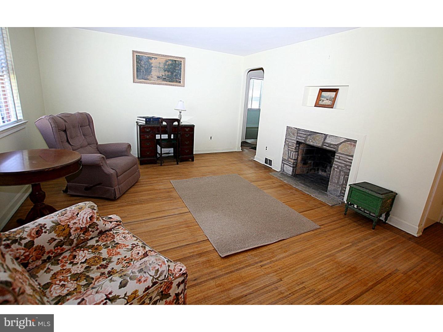 1062 Sorrel Road Huntingdon Valley, PA 19006 - Photo 6 of 19 Living Room