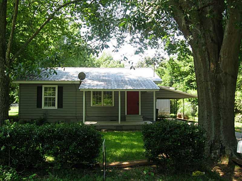 217 Gordon Avenue Calhoun, GA 30701 - Photo 1 of 1 Exterior Front. Great curb appeal on this cottage home.