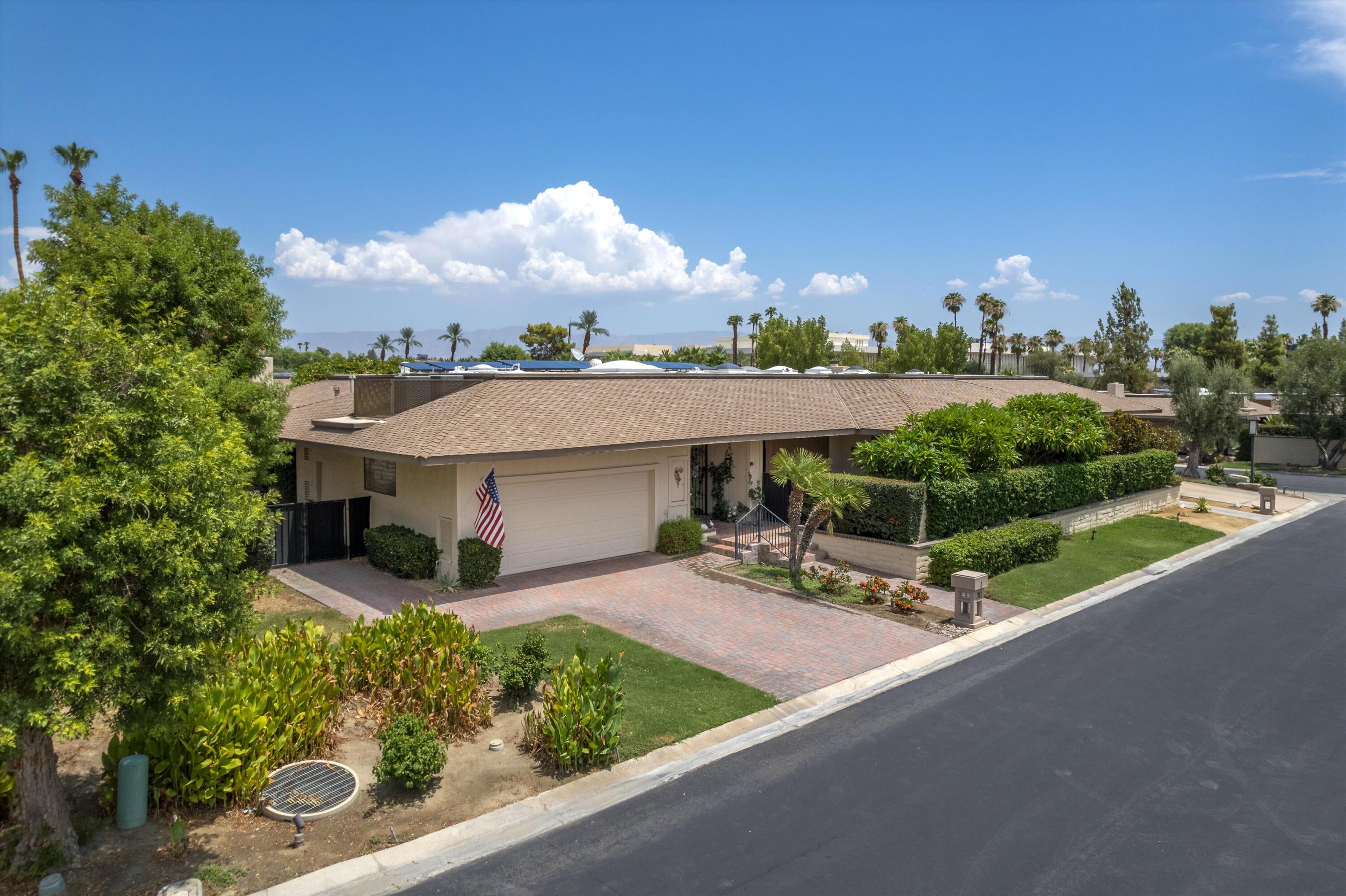 2 Lehigh Court Rancho Mirage, CA 92270 - Photo 3 of 40 02-63415757