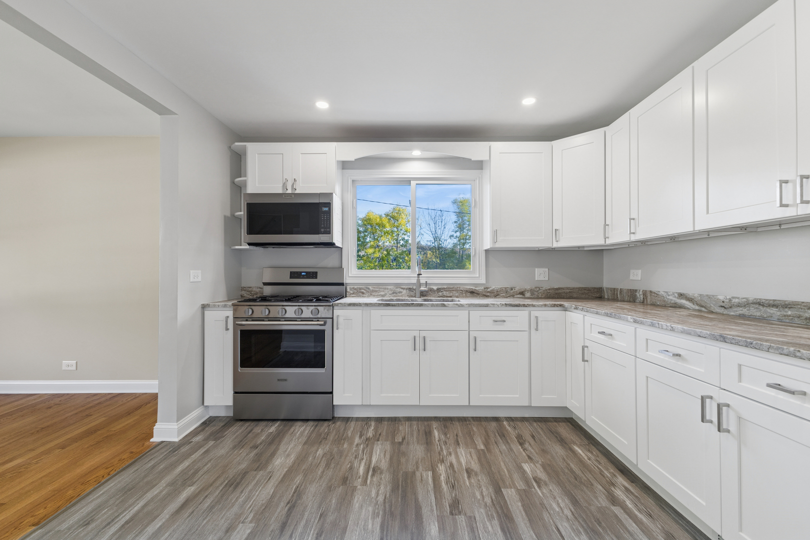 7705 Columbia Drive Bridgeview, IL 60455 - Photo 8 of 25