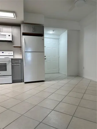 $2,000 | 3051 Southwest 27th Avenue, Unit 205, Miami, FL 33133