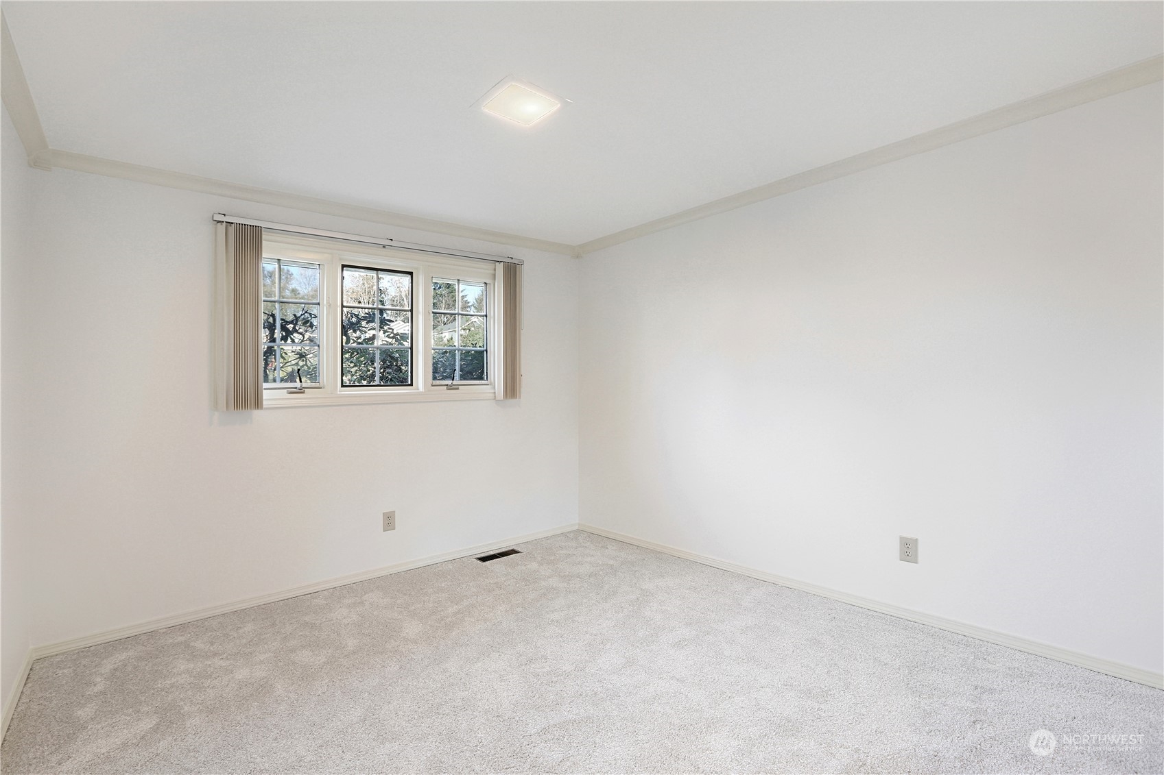 15203 Southeast 132nd Street Renton, WA 98059 - Photo 22 of 35 an empty room with a window