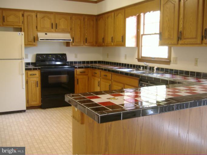 22611 Indian Point Road Bozman, MD 21612 - Photo 11 of 29 Kitchen