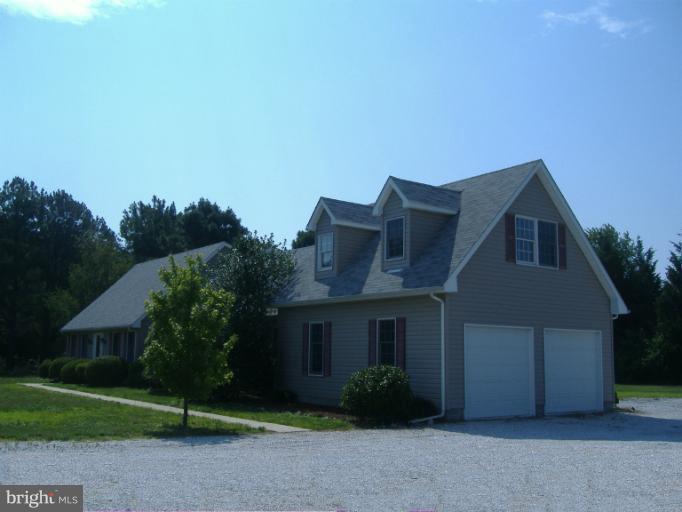 22611 Indian Point Road Bozman, MD 21612 - Photo 19 of 29 drive and 2 car garage