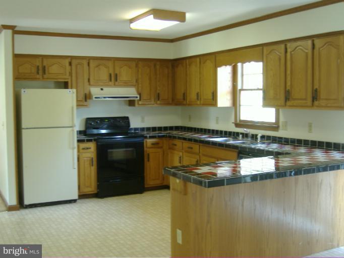 22611 Indian Point Road Bozman, MD 21612 - Photo 8 of 29 Kitchen