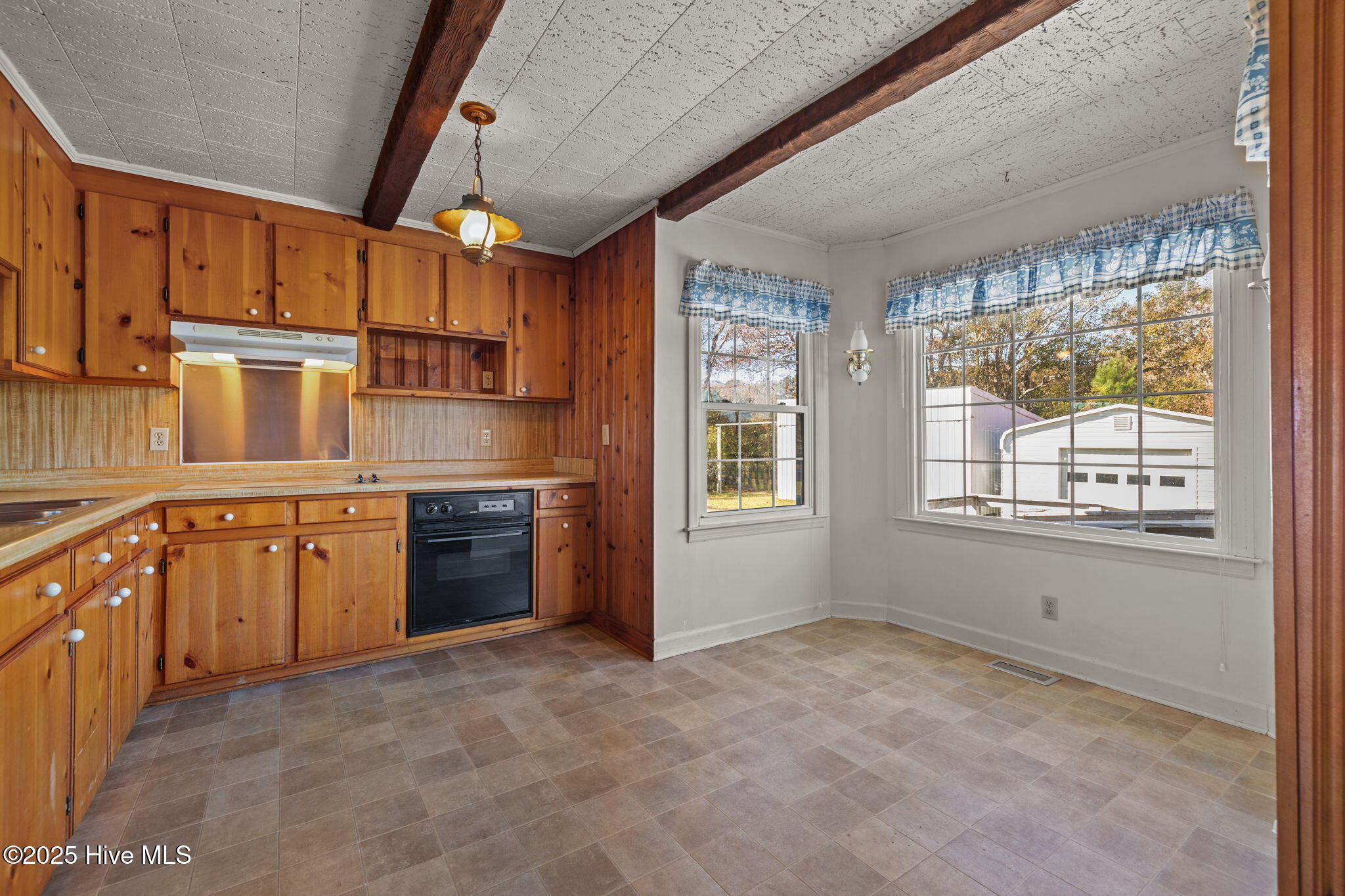 2255 Highway 70 Beaufort, NC 28516 - Photo 11 of 38 Kitchen/breakfast nook