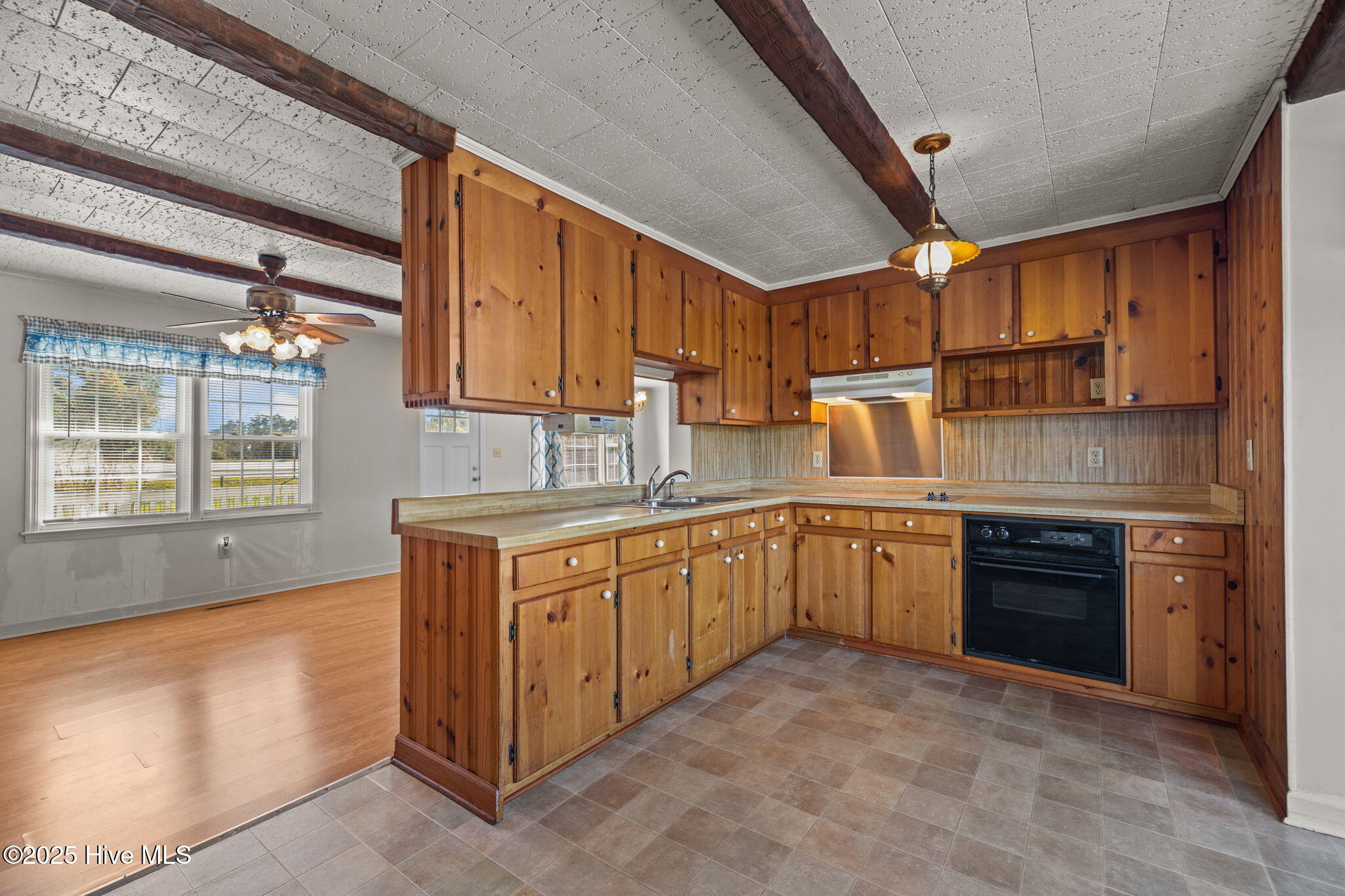 2255 Highway 70 Beaufort, NC 28516 - Photo 15 of 38 Kitchen