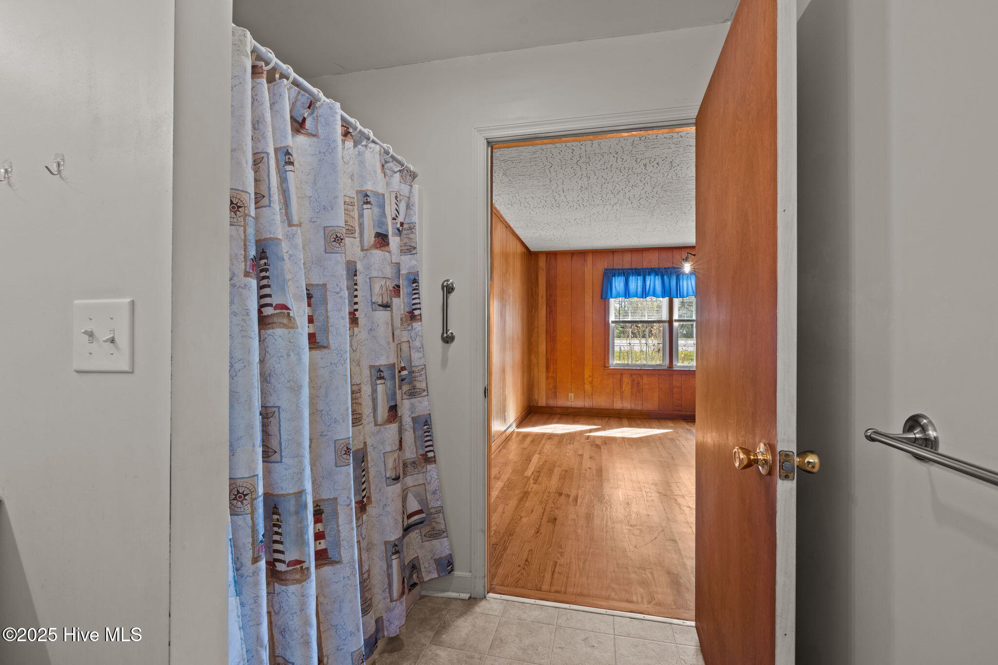 2255 Highway 70 Beaufort, NC 28516 - Photo 20 of 38 Primary private full bath
