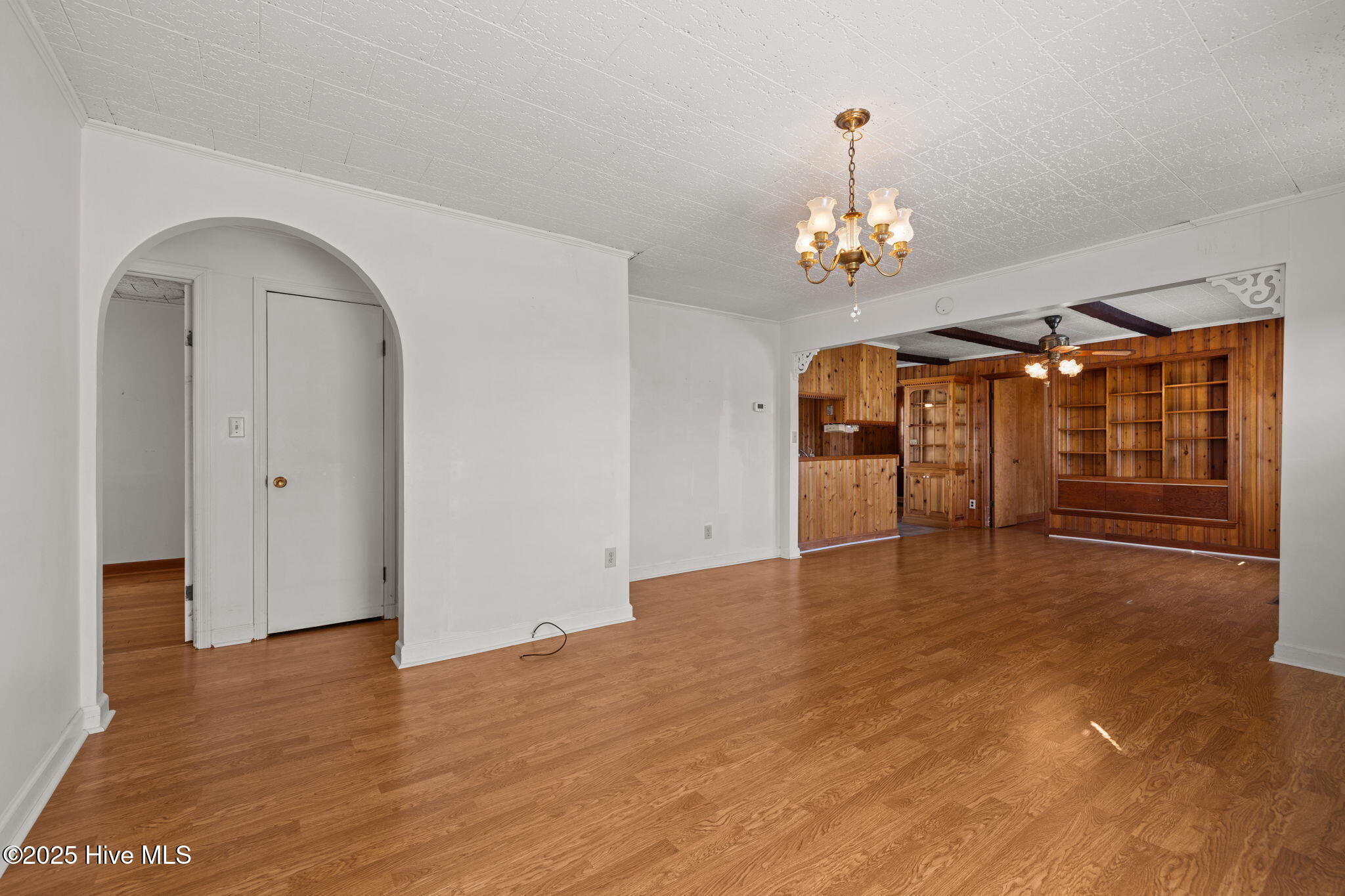 2255 Highway 70 Beaufort, NC 28516 - Photo 5 of 38 Entry/living room