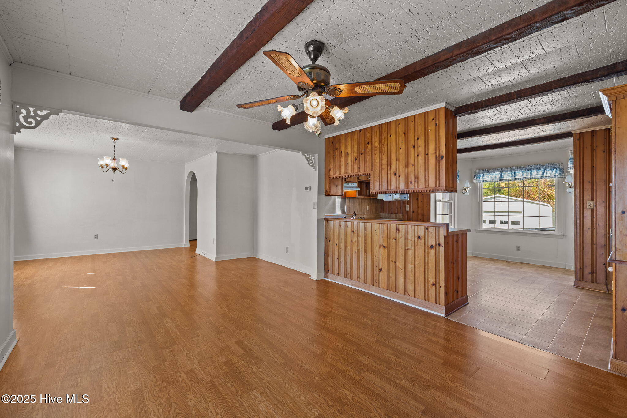 2255 Highway 70 Beaufort, NC 28516 - Photo 8 of 38 Living/dining area