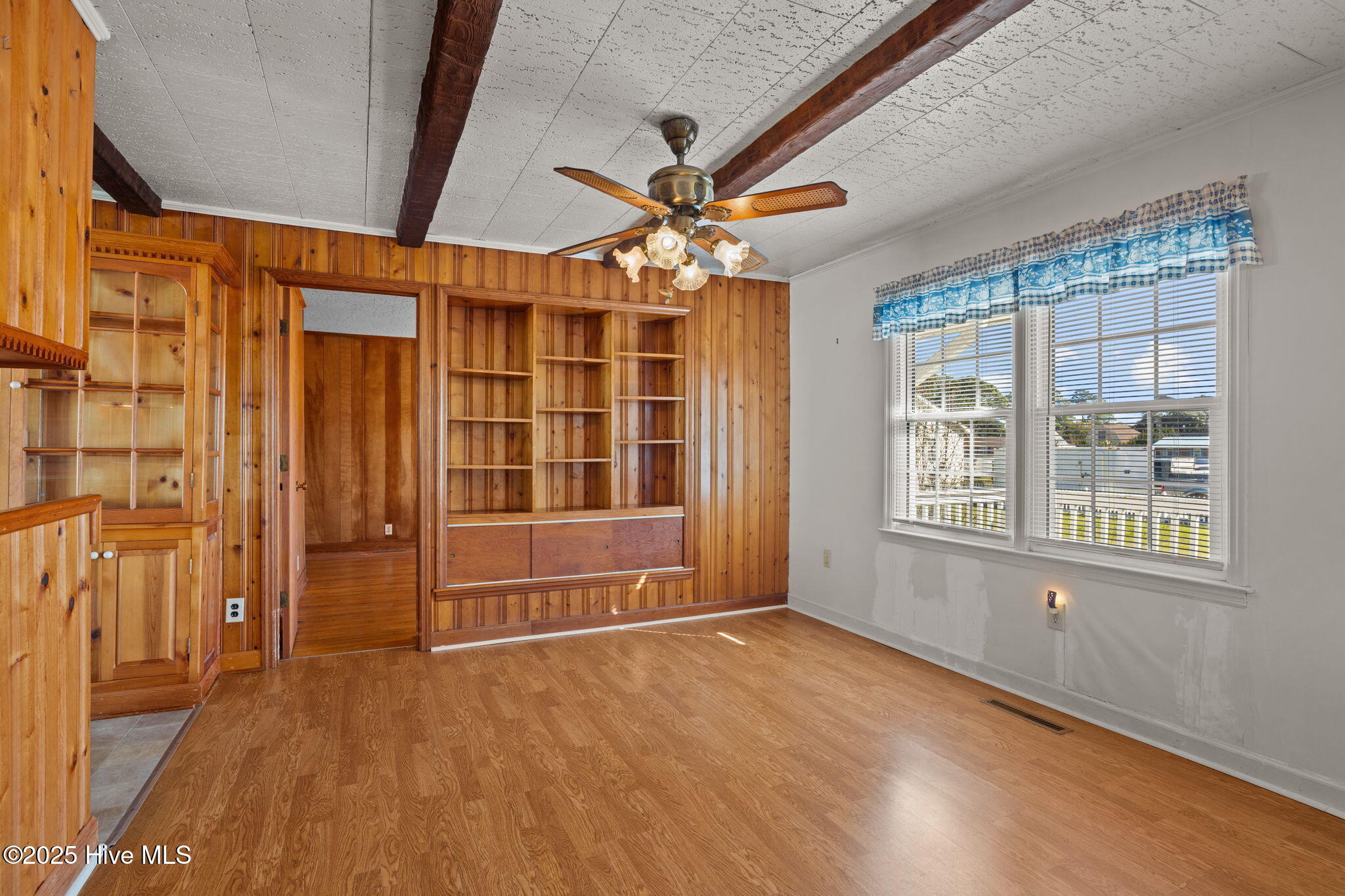 2255 Highway 70 Beaufort, NC 28516 - Photo 9 of 38 Dining area