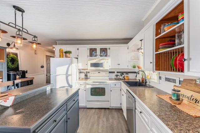 $595,000 | 4421 135th Avenue, Hamilton, MI 49419