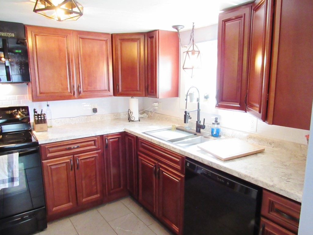 14 Pleasant Street Warren, MA 01092 - Photo 17 of 38 Gallery Image 17