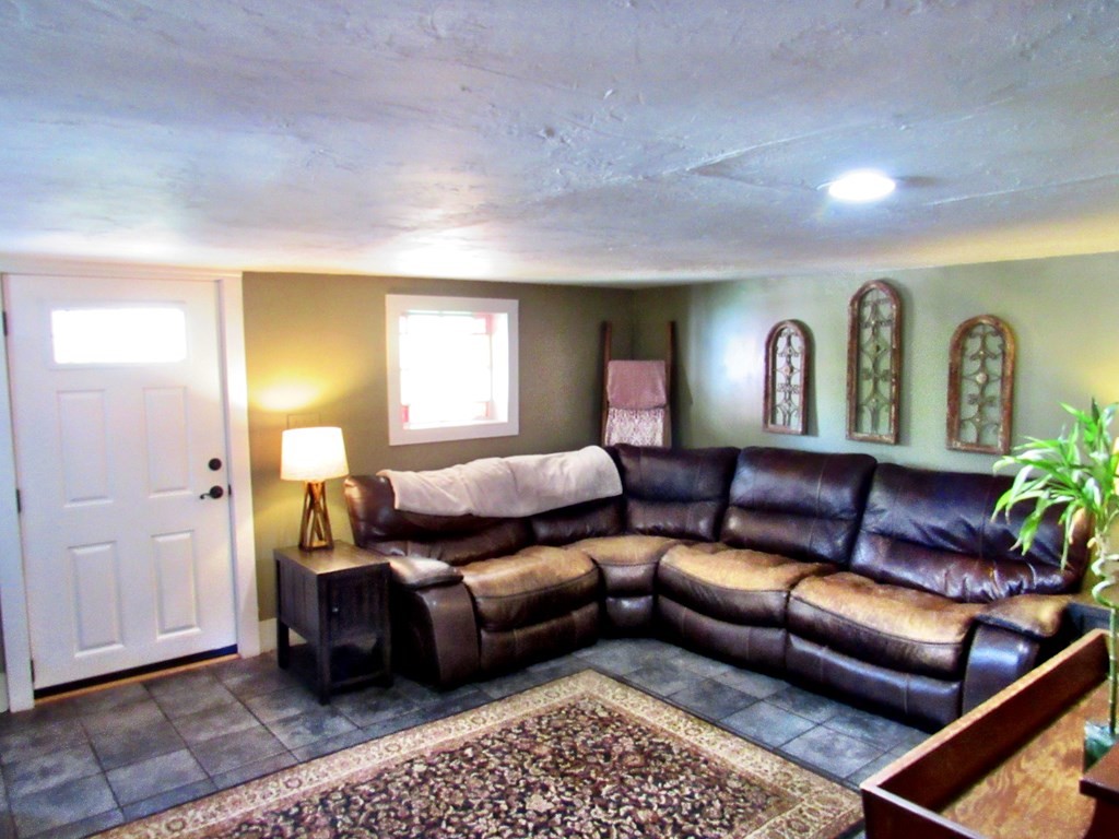 14 Pleasant Street Warren, MA 01092 - Photo 10 of 38 Gallery Image 10