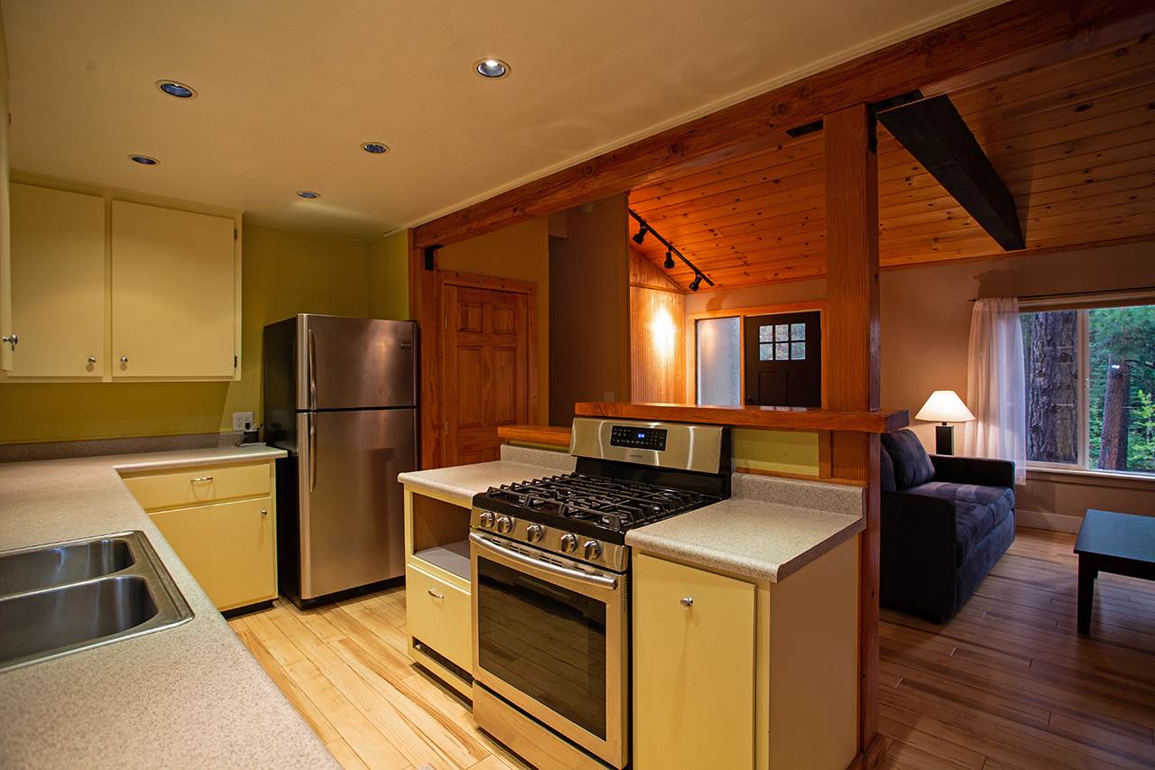 10431 Golden Pine Road Truckee, CA 96161 - Photo 11 of 21 Gallery Image 11