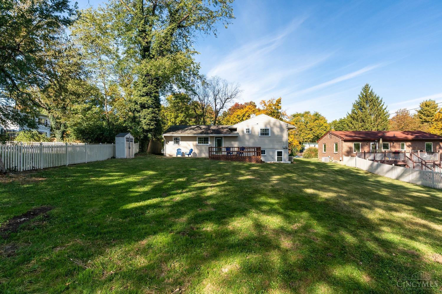 72 Cromwell Road Greenhills, OH 45218 - Photo 4 of 19
