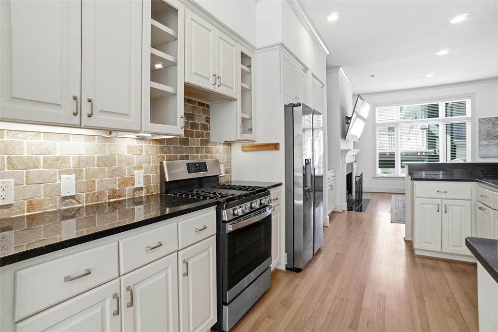 2601 Colby Street Dallas, TX 75204 - Photo 6 of 32 Gas Range