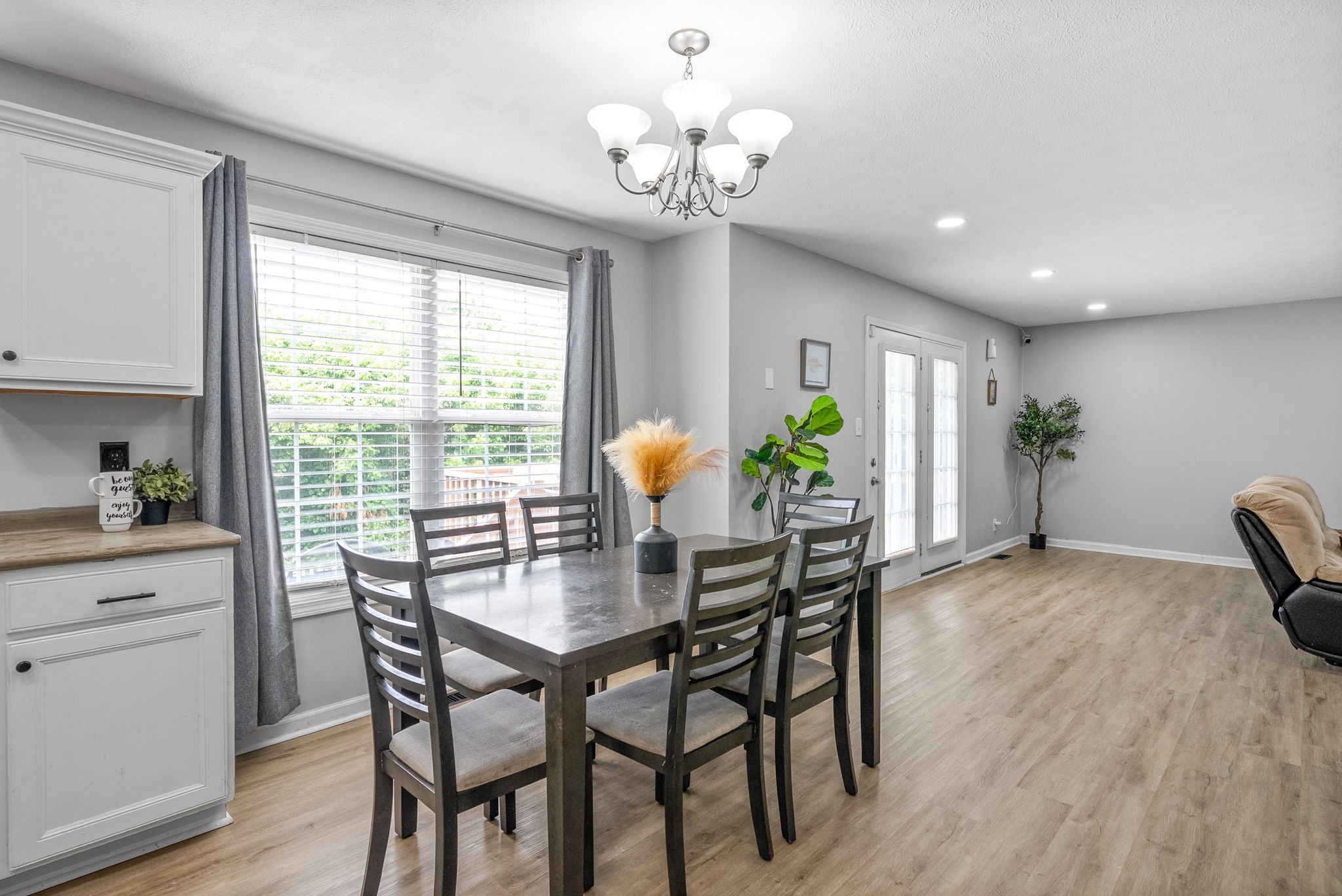 1556 Apache Way Clarksville, TN 37042 - Photo 8 of 24 a dining room with furniture and window