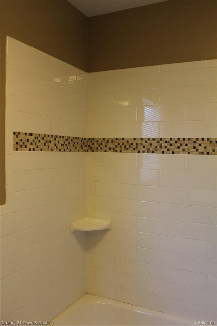 1050 Porter Road White Lake, MI 48383 - Photo 8 of 14 IMG_1379.JPG